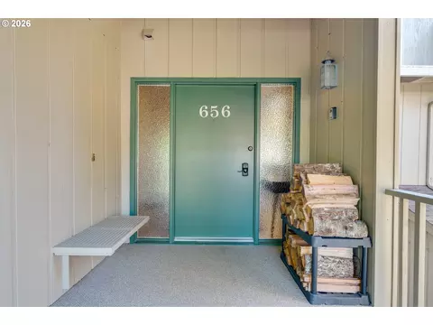 68656 E Bowmans Cir, Welches, OR 97067