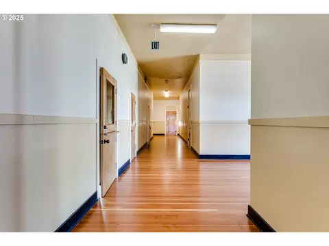 Entry Way - 80304 Old Lorane Rd, Eugene, OR 97405 photo 2 of 3