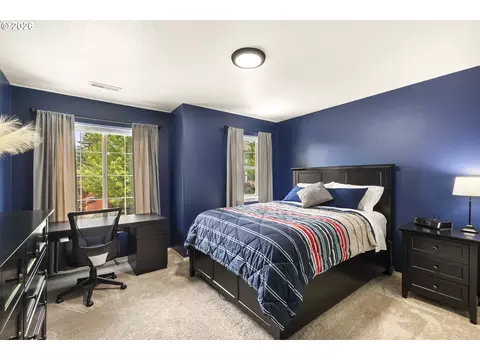 Bedroom - 1099 SE Mimosa Dr, Gresham, OR 97080 photo 3 of 5