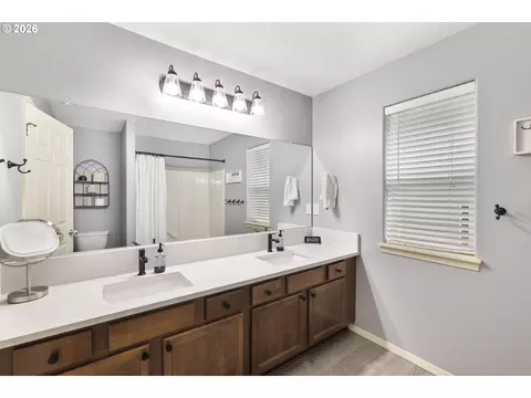 Bath - 1099 SE Mimosa Dr, Gresham, OR 97080 photo 7 of 7