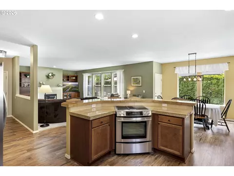 Kitchen - 1099 SE Mimosa Dr, Gresham, OR 97080 photo 2 of 8
