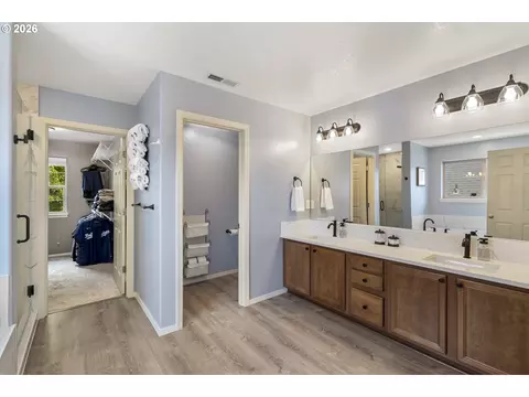 Bath - 1099 SE Mimosa Dr, Gresham, OR 97080 photo 4 of 7