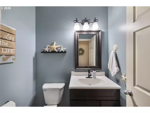 Bath - 1099 SE Mimosa Dr, Gresham, OR 97080 photo 1 of 7
