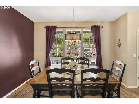 Dining - 1099 SE Mimosa Dr, Gresham, OR 97080 photo 3 of 3