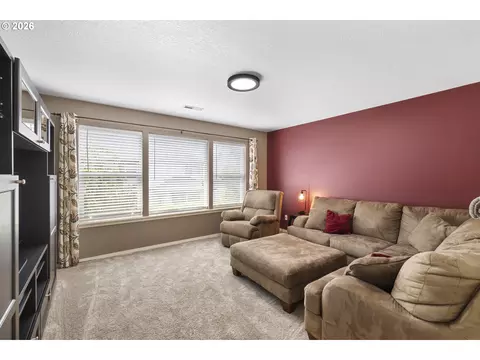 Living - 1099 SE Mimosa Dr, Gresham, OR 97080 photo 4 of 4