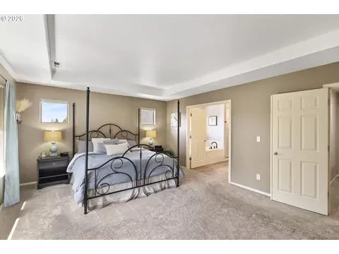 Bedroom - 1099 SE Mimosa Dr, Gresham, OR 97080 photo 2 of 5
