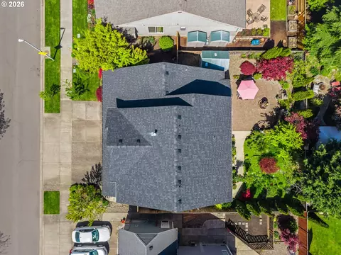 View/Area - 857 Throne Dr, Eugene, OR 97402 photo 1 of 3