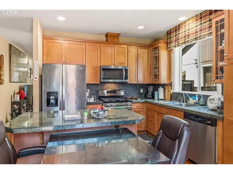 Kitchen - 857 Throne Dr, Eugene, OR 97402 photo 3 of 4