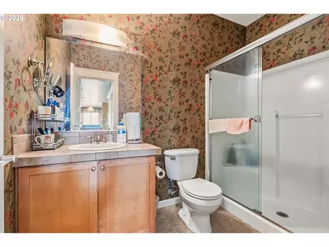 Bath - 857 Throne Dr, Eugene, OR 97402 photo 1 of 6
