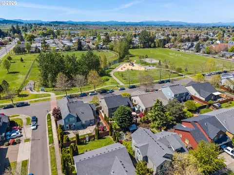 View/Area - 857 Throne Dr, Eugene, OR 97402 photo 3 of 3