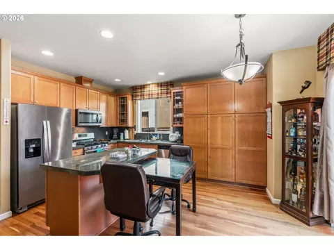 Kitchen - 857 Throne Dr, Eugene, OR 97402 photo 1 of 4