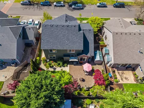 View/Area - 857 Throne Dr, Eugene, OR 97402 photo 2 of 3