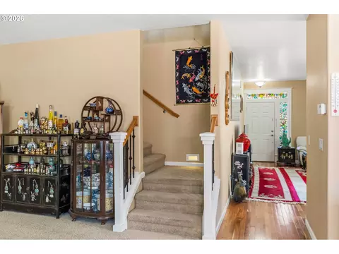 Entry Way - 857 Throne Dr, Eugene, OR 97402 photo 1 of 2