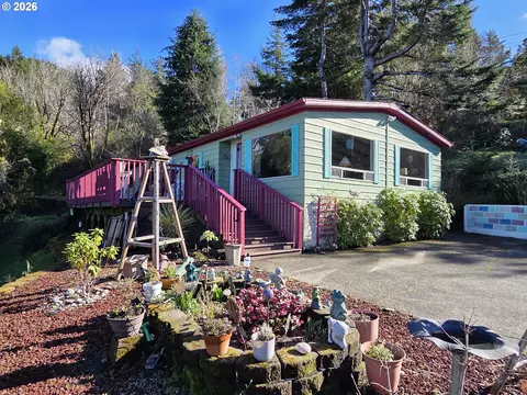 30235 Eagleview Dr, Gold Beach, OR 97444
