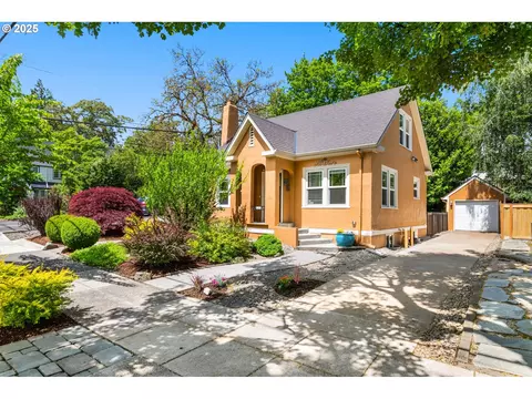 3305 NE Siskiyou St, Portland, OR 97212
