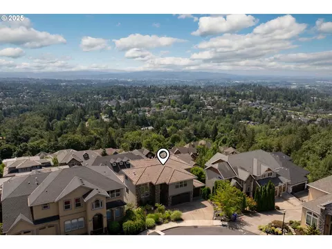 4023 NW Sunset Cir, Portland, OR 97229