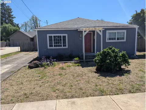 751 W Fairview Dr, Springfield, OR 97477