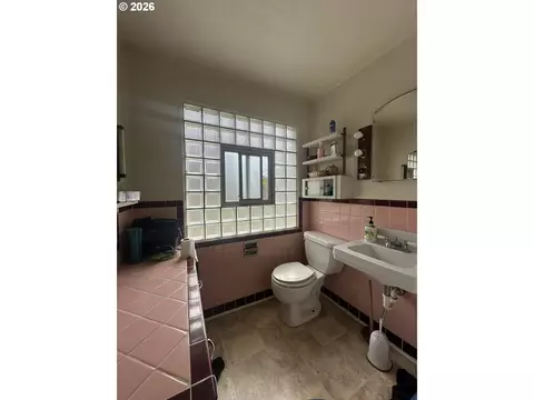 67623 E Bay Rd, North Bend, OR 97459 photo 8