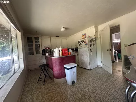 67623 E Bay Rd, North Bend, OR 97459 photo 7