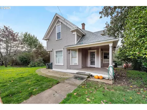 644 4th St, Myrtle Point, OR 97458