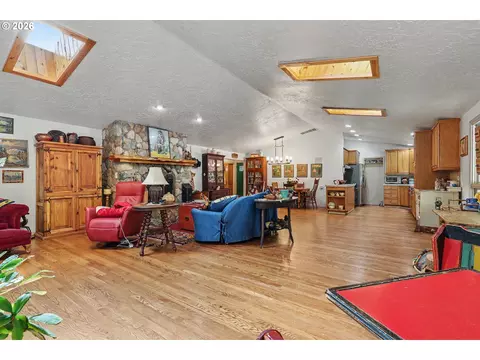 Living - 19368 SE Summertime Dr, Sandy, OR 97055 photo 4 of 5