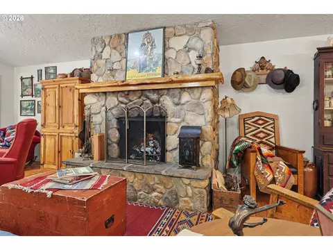 Living - 19368 SE Summertime Dr, Sandy, OR 97055 photo 5 of 5