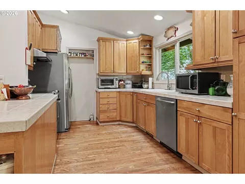 Kitchen - 19368 SE Summertime Dr, Sandy, OR 97055 photo 1 of 2