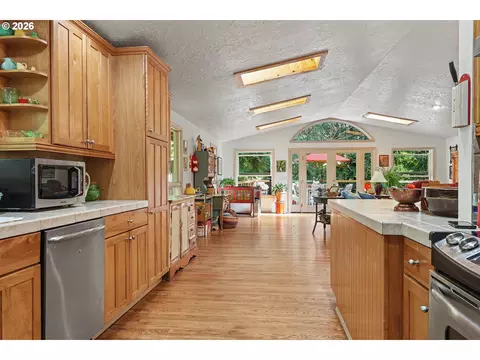 Kitchen - 19368 SE Summertime Dr, Sandy, OR 97055 photo 2 of 2