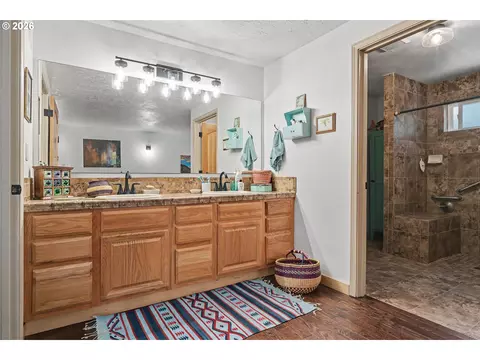 Bath - 19368 SE Summertime Dr, Sandy, OR 97055 photo 1 of 3