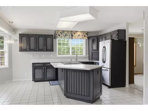 Kitchen - 1140 Molly Ln, Eugene, OR 97404 photo 3 of 3