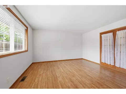 Living - 1140 Molly Ln, Eugene, OR 97404 photo 11 of 11