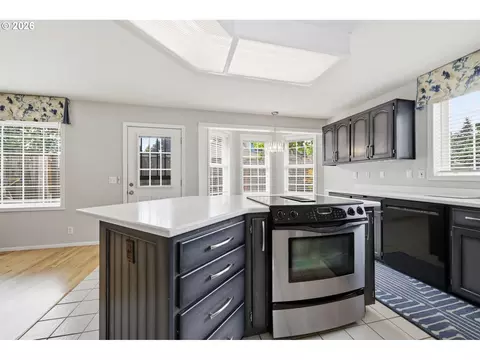 Kitchen - 1140 Molly Ln, Eugene, OR 97404 photo 2 of 3