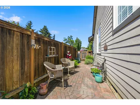 Exterior - 1140 Molly Ln, Eugene, OR 97404 photo 15 of 15