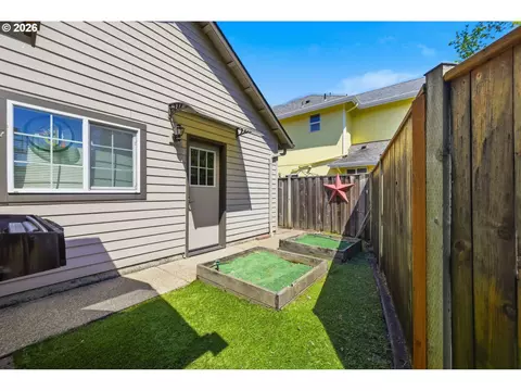 Exterior - 1140 Molly Ln, Eugene, OR 97404 photo 13 of 15