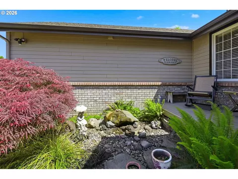 Exterior - 1140 Molly Ln, Eugene, OR 97404 photo 11 of 15