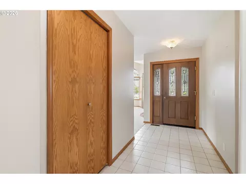 Entry Way - 1140 Molly Ln, Eugene, OR 97404 photo 1 of 2