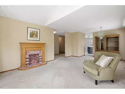 Living - 1140 Molly Ln, Eugene, OR 97404 photo 1 of 11