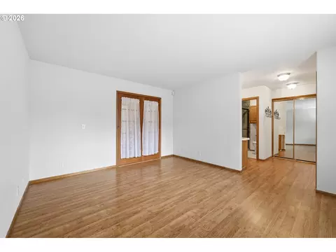 Living - 1140 Molly Ln, Eugene, OR 97404 photo 9 of 11