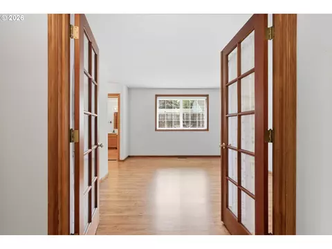 Entry Way - 1140 Molly Ln, Eugene, OR 97404 photo 2 of 2