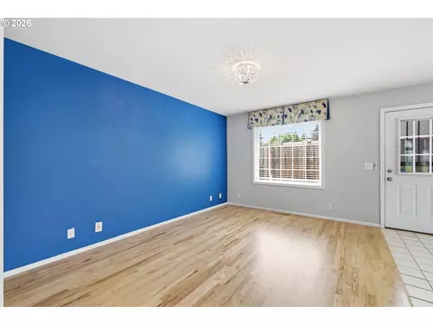 Living - 1140 Molly Ln, Eugene, OR 97404 photo 7 of 11