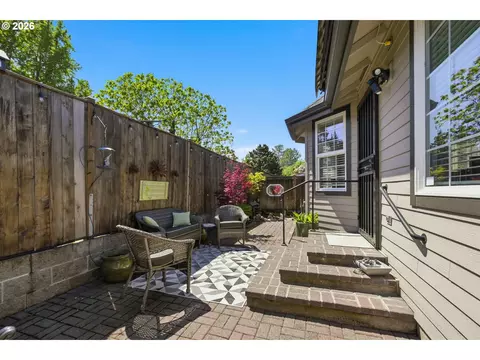 Exterior - 1140 Molly Ln, Eugene, OR 97404 photo 6 of 15