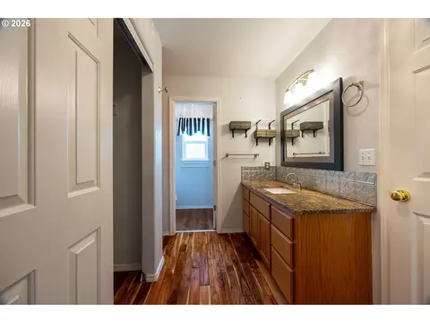 1203 E Second Ave, Sutherlin, OR 97479 photo 13