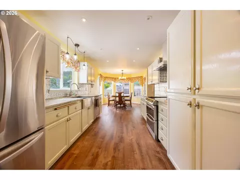 1203 E Second Ave, Sutherlin, OR 97479 photo 7