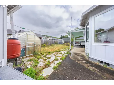 1203 E Second Ave, Sutherlin, OR 97479 photo 27