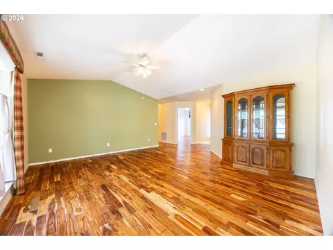 1203 E Second Ave, Sutherlin, OR 97479 photo 4