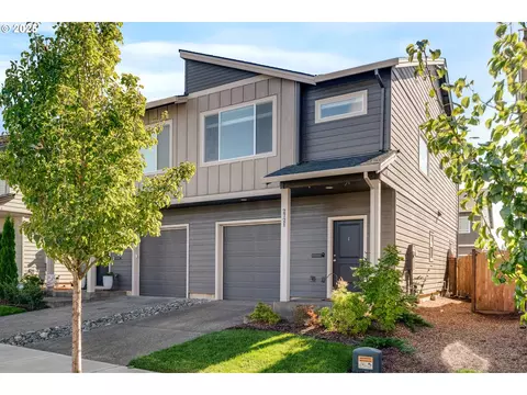 2721 S Magnolia Dr, Cornelius, OR 97113