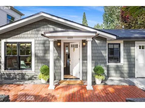 2805 SW Roswell Ave, Portland, OR 97201
