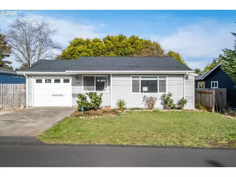 1109 SW 15th St, Lincoln City, OR 97367