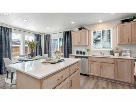 Kitchen - 1407 SE Rosefinch Ave, Gresham, OR 97080 photo 4 of 5