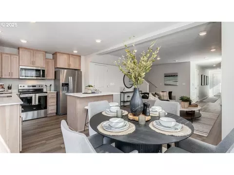 Dining - 1407 SE Rosefinch Ave, Gresham, OR 97080 photo 1 of 1